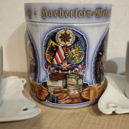Coffee set triad like new with biscuit box