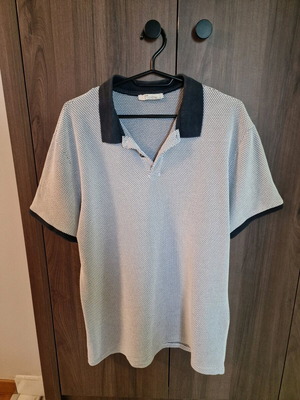 Waikiki polo shirt Large used, white and blue