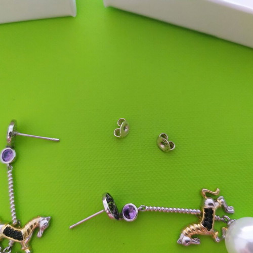 Carrousel earrings used with fake pearl