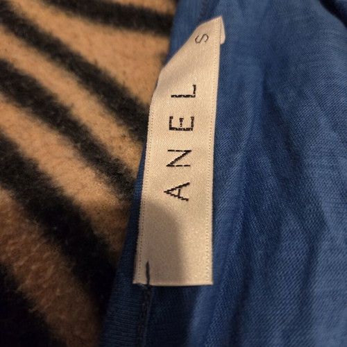 Anel blue top like new with open back
