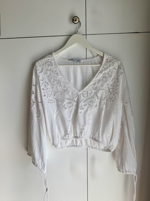 Zara women's top with perforated designs size S like new, white
