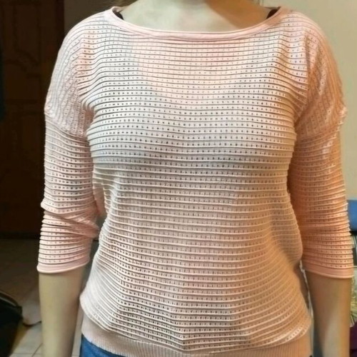 Pink Woman pink lightweight knit top like new, size S