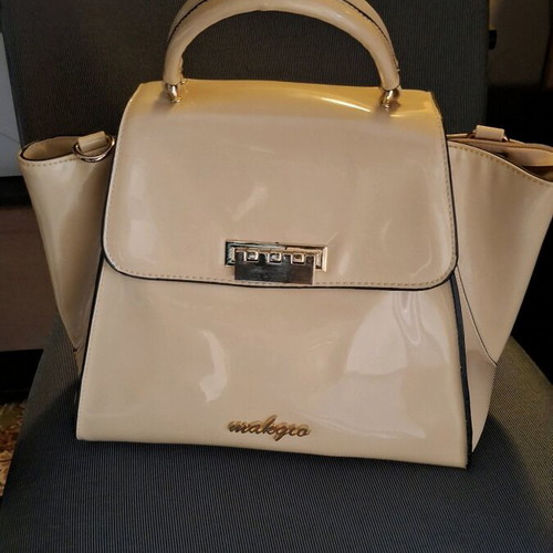 Magkio beige patent leather handbag like new with shoulder strap