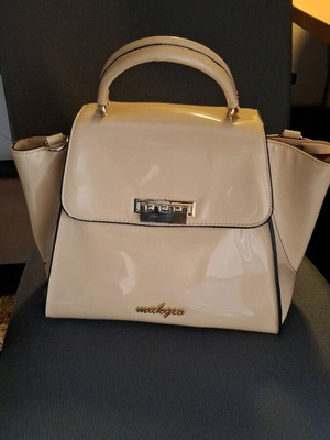 Magkio beige patent leather handbag like new with shoulder strap
