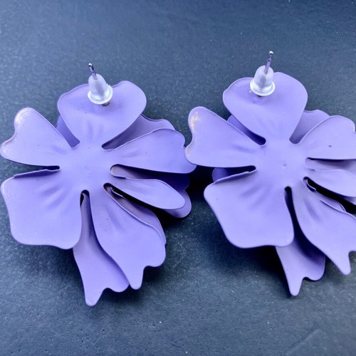 Purple flower earrings 100% new