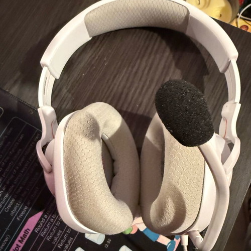 JBL Quantum 100M2 Over Ear Gaming Headset like new, white with 3.5mm connection