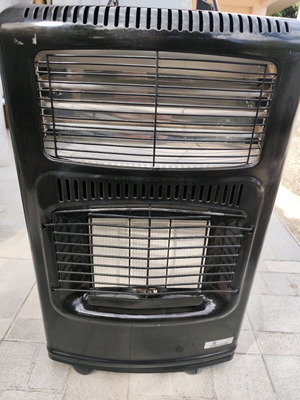 Σόμπα υγραερίου 4200W με 3 ηλεκτρικές λάμπες Quartz 1200W