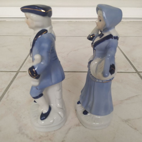 Vintage musical couple figurine with blue clothes like new