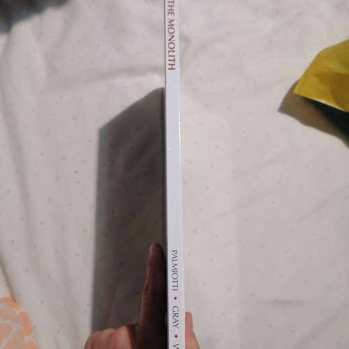 Monolith comic book volume like new, in English
