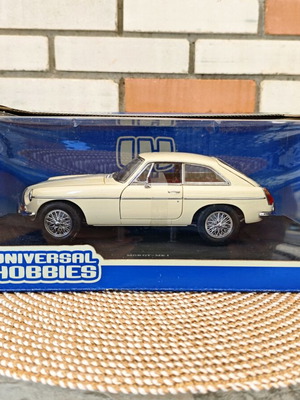 Universal Hobbies MGB GT MK1 1/18 μεταλλικό μοντέλο καινούργιο