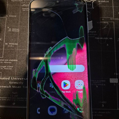 Samsung A137F 4GB/128GB smartphone with cracked screen