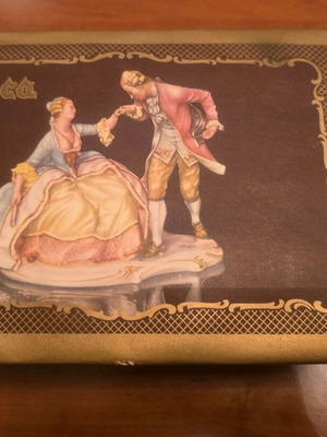 Collectible cardboard box from the 50s like new for chocolates