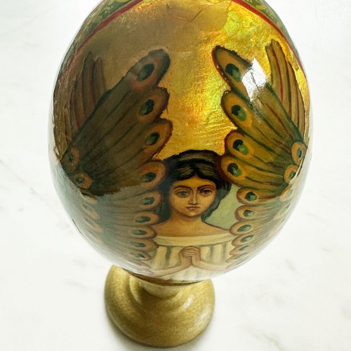 Wooden egg used with hand-painted angel vintage 1980