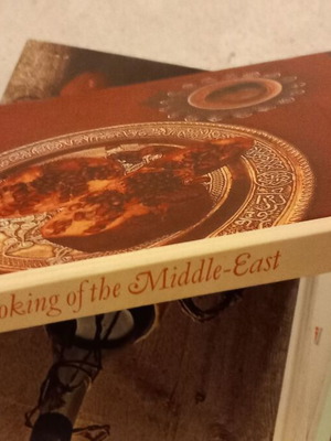 Middle East Cooking συλλεκτικό βιβλίο μαγειρικής μεταχειρισμένο με σκληρό εξώφυλλο