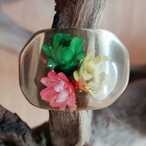 Blown glass ring new with dried flowers and sand shade