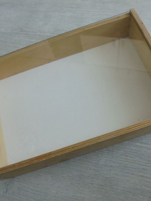 Vintage wall display case like new, wood and glass, 31x20.5x8 cm
