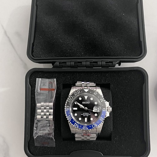 Seiko mod Batman automatic watch, black and blue