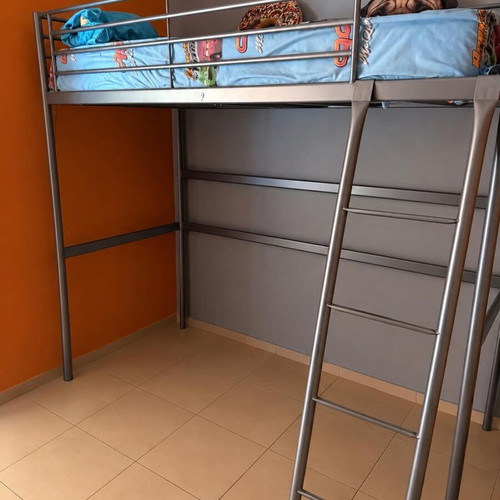 Bunk bed with like new mattress