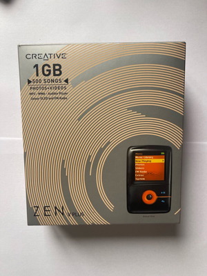 Creative ZEN mp3 player used without charger and earphones