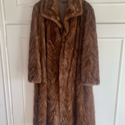 Mink fur coat like new, whole pelts, brown