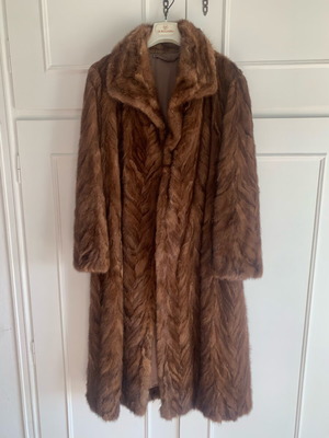 Mink fur coat like new, whole pelts, brown