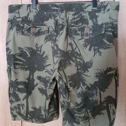 Funky Buddha men's summer cargo shorts like new, khaki