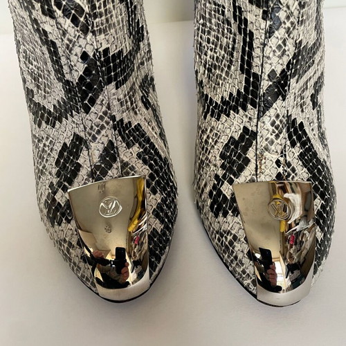 Louis Vuitton ankle boots exotic leather like new, size 38