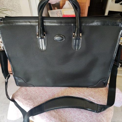 Unisex bag used in excellent condition, size 42x34x14 cm