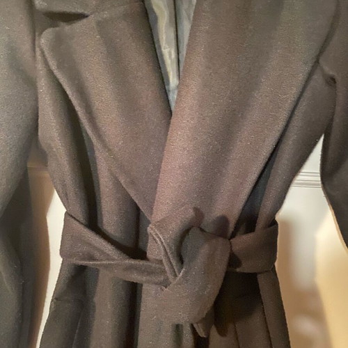 Black women's coat with belt new size medium