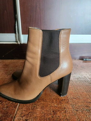 Benetton high ankle boots like new, size 40