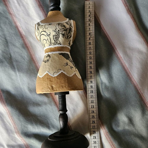 Decorative sewing model like new
