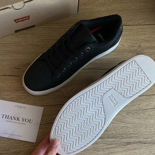 Levi's men's sneakers size 42 black with white sole new