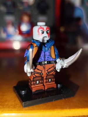 Drax Civilian Outfit minifigure like new with stand and silver blades
