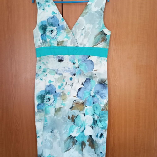 Open summer dress M like new, blue shades with flowers