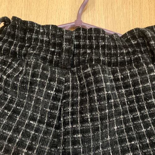 Women's checked pants with elastic waist, like new, black and white