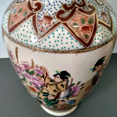 Decorative Chinese vase used, height 26 cm