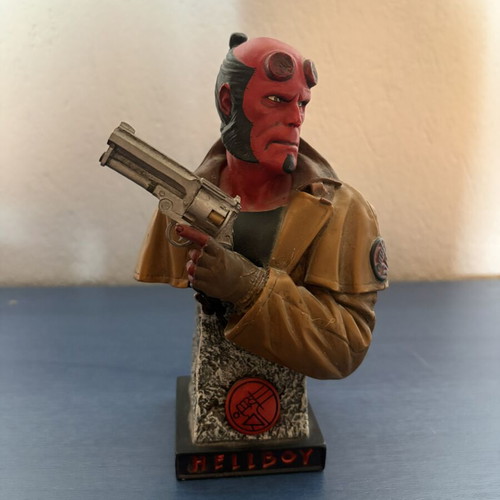 Hellboy figure like new, collectible