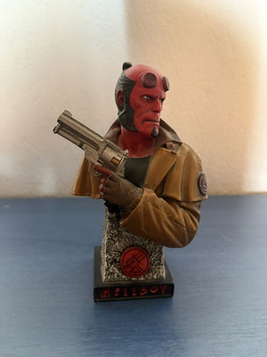 Hellboy figure like new, collectible