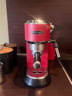 De'Longhi Dedica Pump μηχανή espresso μεταχειρισμένη, 1300W, 15 bar, κόκκινη