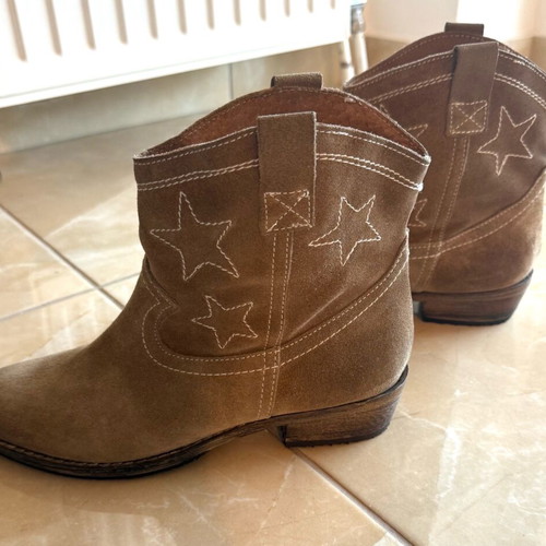 Women’s suede ankle boots size 40 in brown, like new