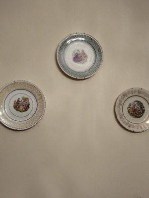 Vintage decorative porcelain plates, pack of 3