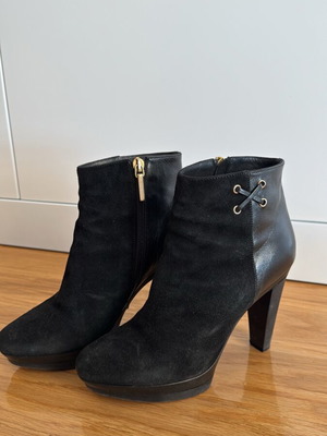 Leather ankle boots new, size 36, black