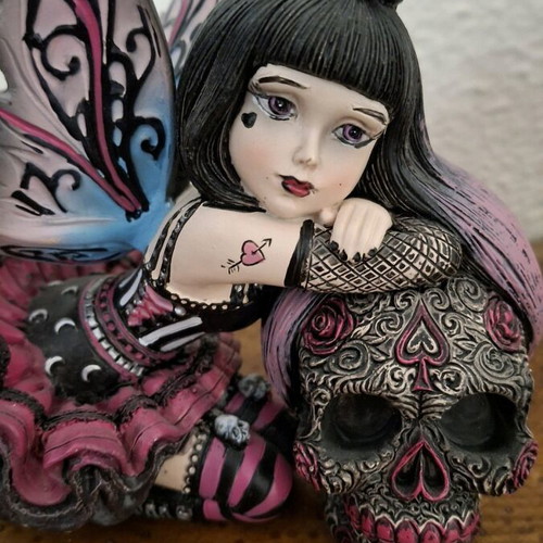 Nemesis Now Lolita Little Shadows figurine like new, gothic