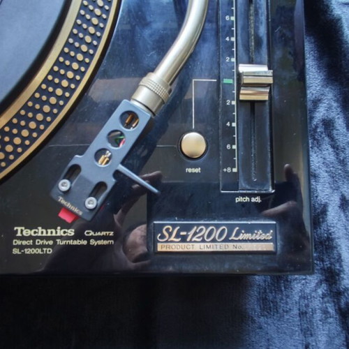 Technics SL-1200 LTD turntable used, 24K gold plated limited edition