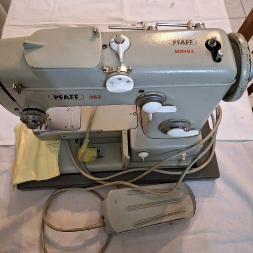 Pfaff 362 vintage sewing machine like new
