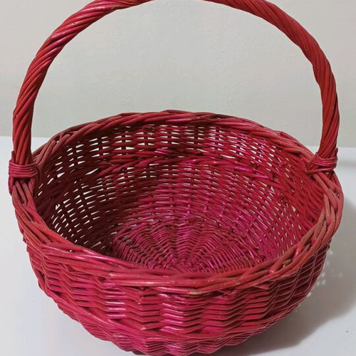 Red wicker basket like new, 23 cm diameter, 25 cm height