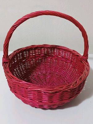 Red wicker basket like new, 23 cm diameter, 25 cm height