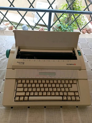 Olympia Carrera II electronic typewriter used