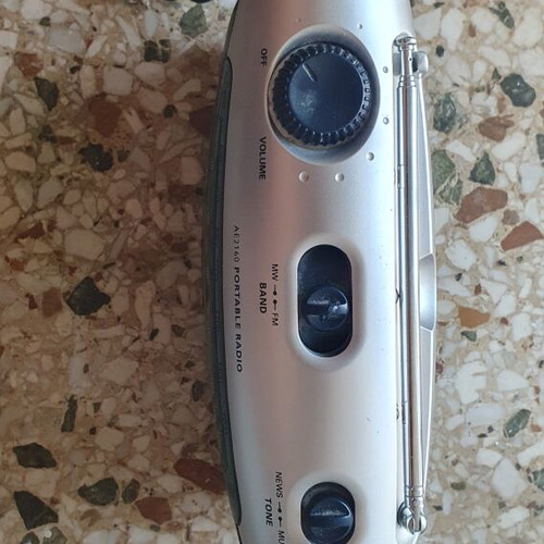 Philips radio with analog tuner and headphone jack like new