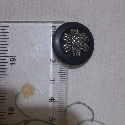 Black buttons with silver detail, pack of 5